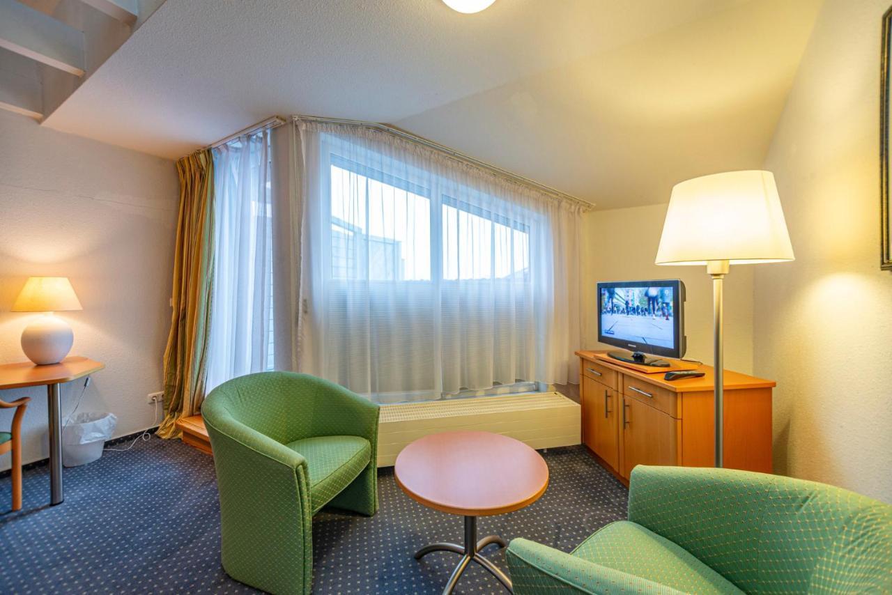 Hotel Rostock West Im "Kritzmow Park" Exteriör bild