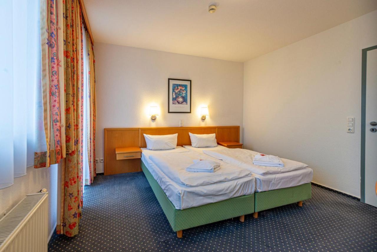 Hotel Rostock West Im "Kritzmow Park" Exteriör bild