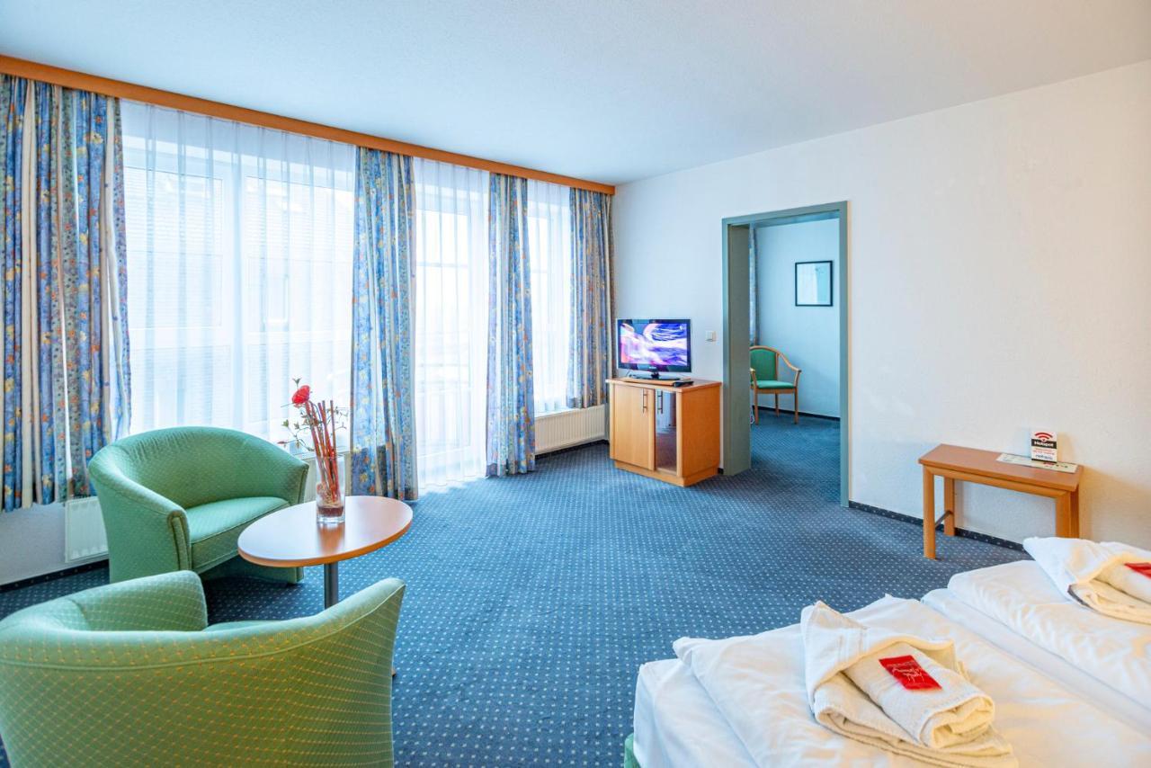 Hotel Rostock West Im "Kritzmow Park" Exteriör bild