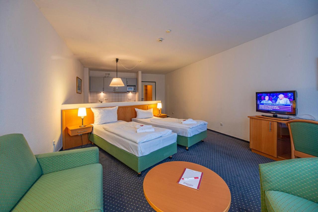 Hotel Rostock West Im "Kritzmow Park" Exteriör bild