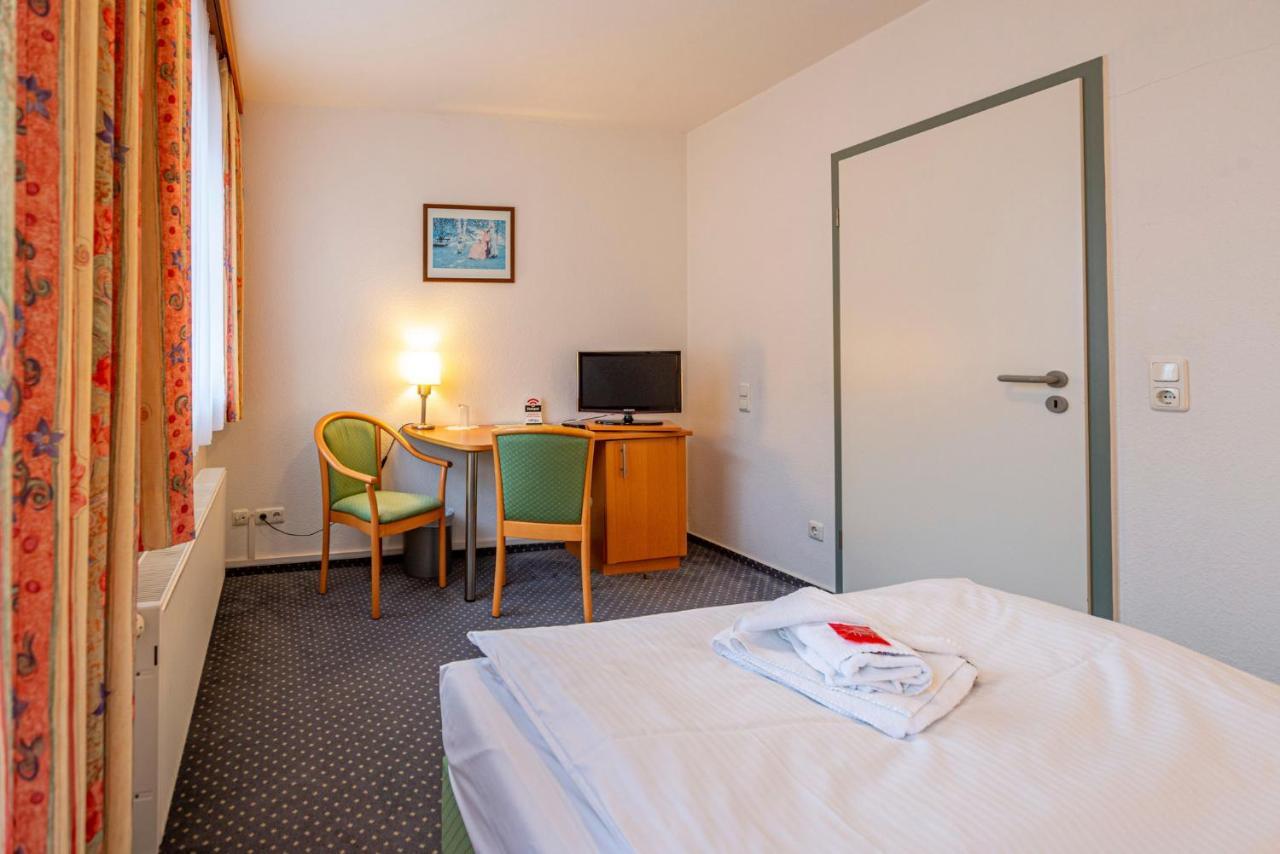 Hotel Rostock West Im "Kritzmow Park" Exteriör bild