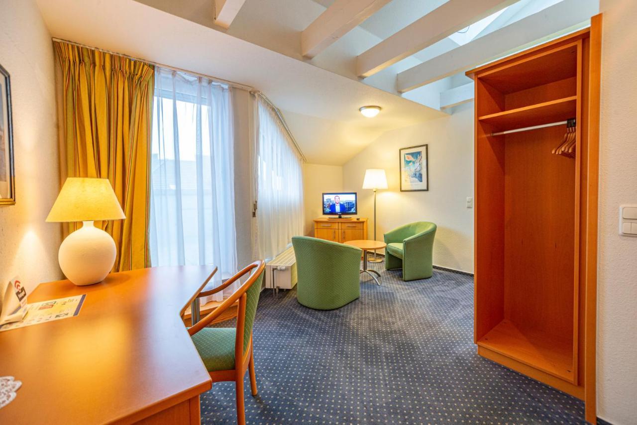 Hotel Rostock West Im "Kritzmow Park" Exteriör bild