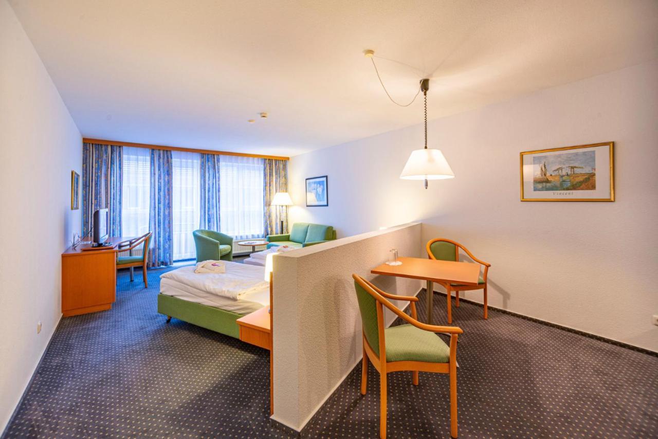 Hotel Rostock West Im "Kritzmow Park" Exteriör bild