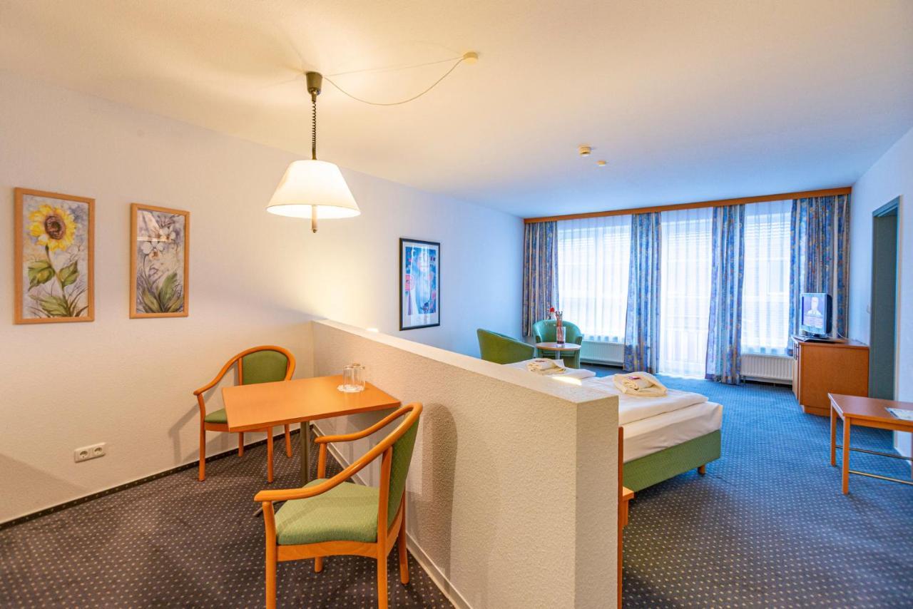 Hotel Rostock West Im "Kritzmow Park" Exteriör bild