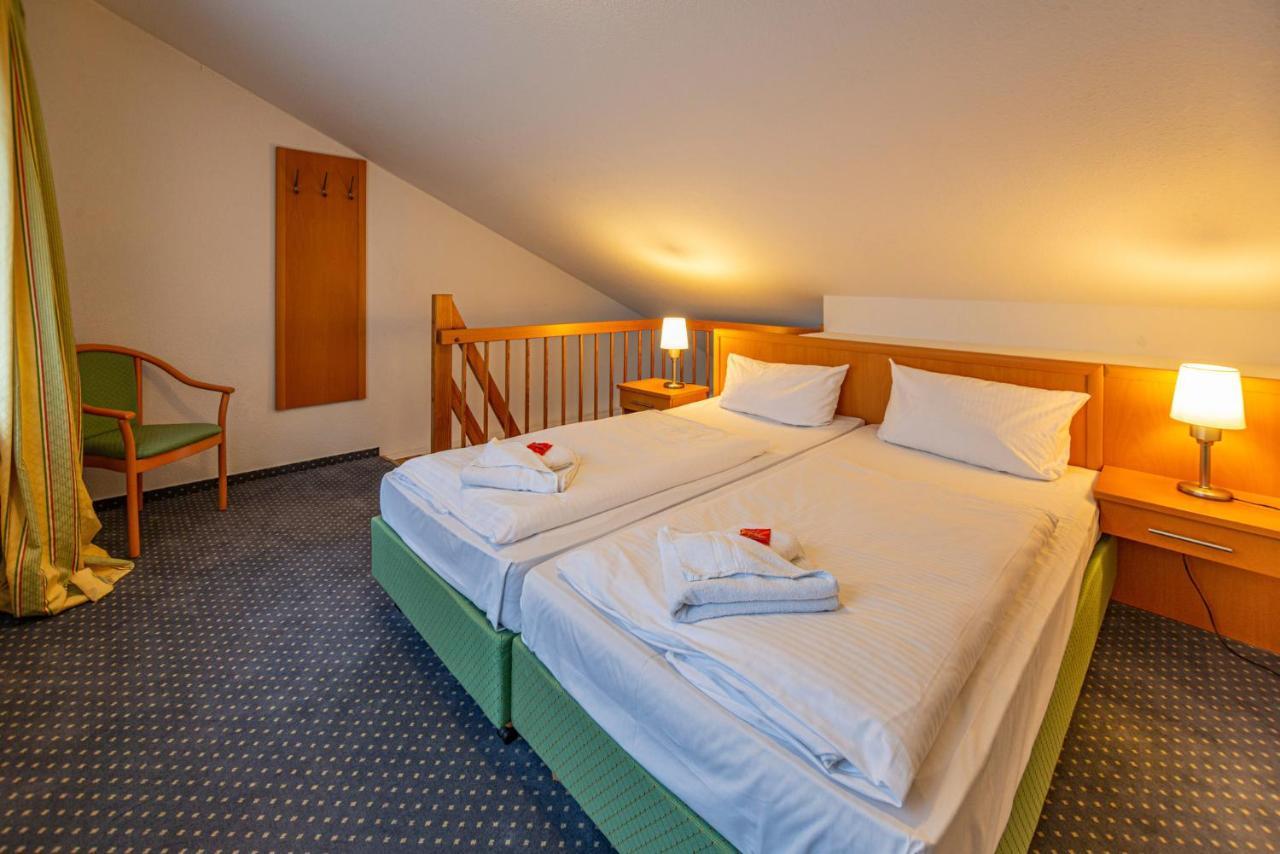 Hotel Rostock West Im "Kritzmow Park" Exteriör bild